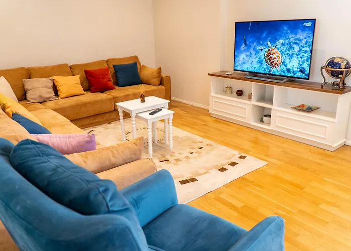 Signature 12 טיראנה